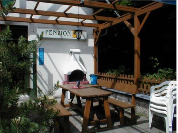 Restaurace A Pension Prvni Mlyn Chomutov Exterior photo